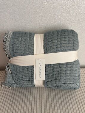 NWT King + Reversible Textured Cotton Chambray Coverlet Dark Teal Blue Casaluna